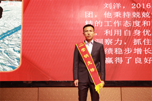 劉洋.jpg 劉洋.jpg